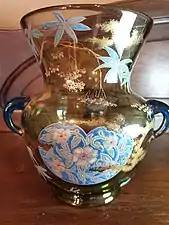 Vase lampe de mosquée à décor japonisant en verre émaillé d'Auguste Jean (entre 1877 et 1884). Collection privée.