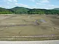 Le lac de barrage en 2014, temporairement vidé