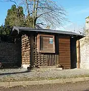 Puits - abri de bus au Fay-lès-Vergies.