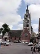 L'église Sainte-Marguerite borde la place centrale.