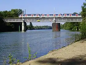 Viaduc vu depuis le boulevard Folke-Bernadotte (côté sud du viaduc) au Pecq.