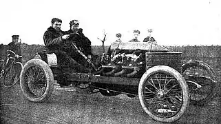 Victor Hémery entre Salon et Arles, le 30 décembre 1905 sur Darracq 200&nbsp;ch 8-cylindres en V Special de 990&nbsp;kg (km lancé en 20&nbsp;s&nbsp;3).