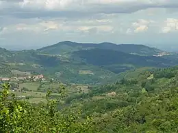 Vue au col de Buisson (920 m) sur le village de Pailharès