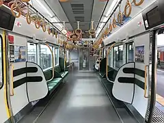 Intérieur de la voiture 8 possédant moins de sieges