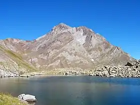 Clot de la Hount au centre, pic de Cerbillona à droite.
