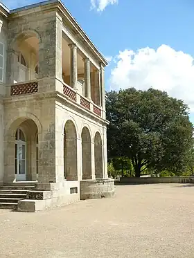 Façade sud-est de la villa.