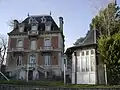 La villa du XIXe siècle et sa fabrique (conception) de jardins situé au lieu-dit la Brèche.