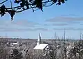 Village de Roxton Falls en hiver, on voit l'église et au fond le mont Yamaska (hiver 2011-2012)