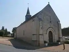 Photographie en couleurs d'une église vue depuis sa façade.