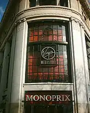 Façade du 52-60, avenue des Champs-Élysées, entrée du Monoprix.
