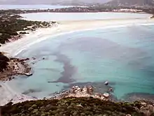 Vue de plages de sable blanc.