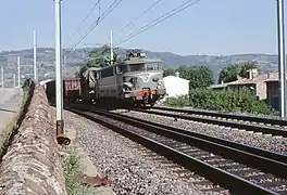 La ligne avec sa voie à trois files de rails près de Tournon.