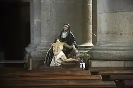Pietà dans l'église