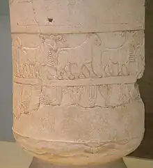 Bétail et végétaux : les richesses de la Basse Mésopotamie urukéenne sur le grand vase d'albâtre retrouvé à Uruk, Pergamonmuseum.