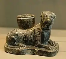 Statuette votive d'un chien, animal de Ninisinna/Gula, retrouvée à Girsu. Musée du Louvre.