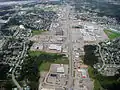 Vue aérienne, à la hauteur des centres d'achats de Chicoutimi
