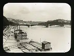 Vue d'ensemble du Pont Morand prise depuis les quais du Rhône (1891)
