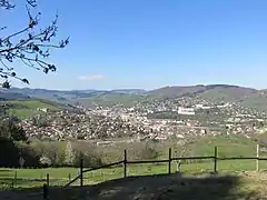 Vue de Tarare depuis Saint-Marcel-l'Éclairé, au centre-ouest.