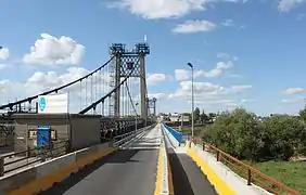 Voie latérale de circulation sud-nord.