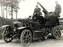 Un autocanon de Dion-Bouton capturé en Belgique ou en Pologne en 1939 ou 1940 par les troupes allemandes pendant la Seconde Guerre mondiale.
