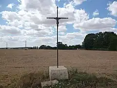 Calvaire situé sur le vieux chemin de poste.