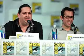 Le vrai Walter O'Brien, à gauche.