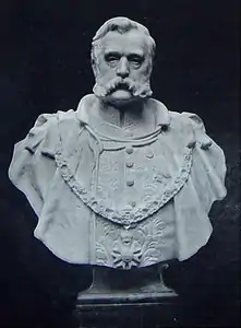 Sir Walter Sendall (en) (1902), marbre, Londres, National Portrait Gallery.
