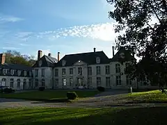 Façade avant du château.