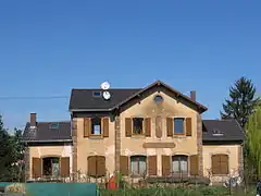 Le bâtiment de 1864 côté voies (2007).