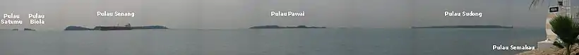 Vue panoramique représentant Pulau Satumu, Pulau Biola, Pulau Senang, Pulau Pawai et Pulau Sudong, à partir de Pulau Semakau