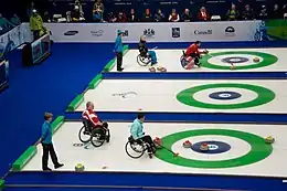Curling aux Jeux de 2010. Au premier plan, la finale : Corée du Sud contre Canada.