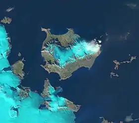 Langeøya est l'île à droite toute en longueur