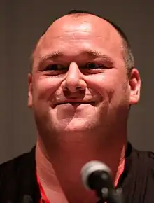 Will Sasso interprète Doug.