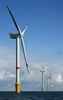 La ressource naturelle qu'est le vent alimente cette éolienne de 5 MW dans un parc éolien à 28 km au large de la Belgique.