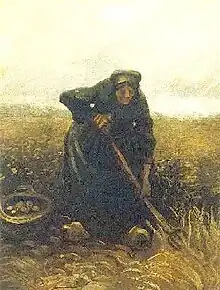 Une femme assez âgée, en sabots, vêtue d’une longue robe sombre à longues manches, coiffée d’une coiffe, peinte de face, est courbée sur la fourche avec laquelle elle dégage les pommes de terre de la glaise d’un champ qui se prolonge jusqu’à l’horizon ; près d’elle, à sa droite, le panier d’osier où sont déposés les tubercules recueillis.
