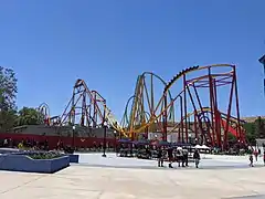 Wonder Woman Flight of Courage à Six Flags Magic Mountain.