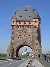 La tour vue vers l'Ouest