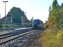 Voie, quai, abri et TER, après la rénovation de 2009.