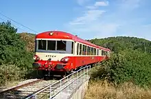 Le X 4567 de l'ATTCV rentre en gare de Carnoules les Platanes
