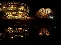 Le musée et le jardin de nuit.