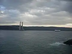 Les pylônes en cours de construction en janvier 2014.