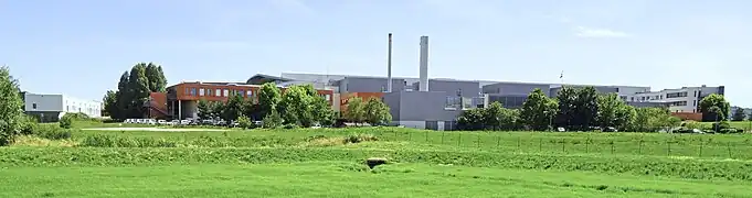 Façade nord, plateau technique, laboratoires, administration, chaufferie.