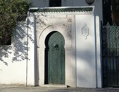 Porte d'entrée.