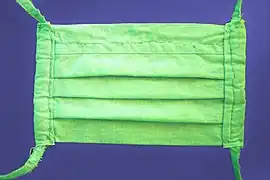 Masque fait maison et typiquement utilisé en Allemagne à partir d'avril 2020.