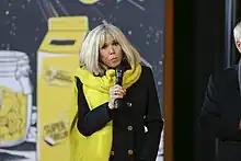 Brigitte Macron lors du Lancement de l'opération Pièces Jaunes 2022 à la Poste du Louvre.