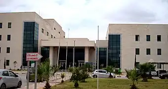 Entrée principale de l'hôpital des Sœurs Bedj