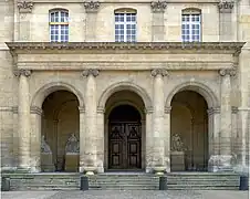 Détail du pavillon central.