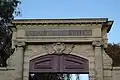 Rue des Récollets : entrée de l'ancien hôpital militaire Villemin.
